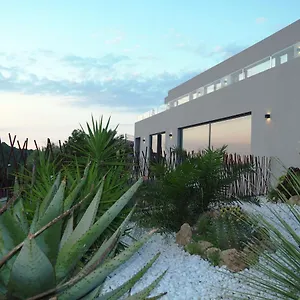 casa-lou-architect-villa-with-heated-pool-at-begur-470m2.topcostabravahotels.com/